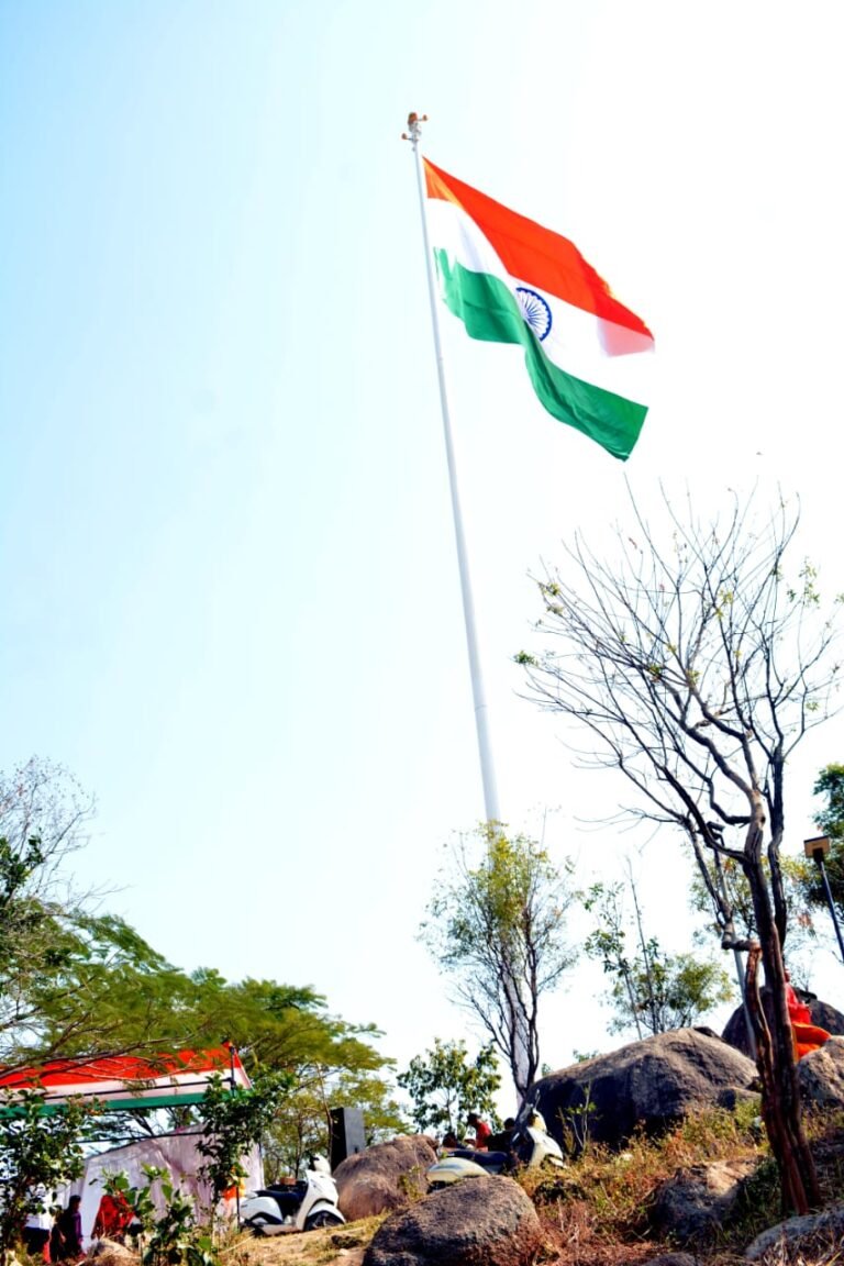 स्वास्थ्य मंत्री ने किया राष्ट्रीय ध्वज हाई मास्ट का उद्घाटन, शान से लहराता गगनचुंबी तिरंगा से बढ़ी शहर की गरिमा….