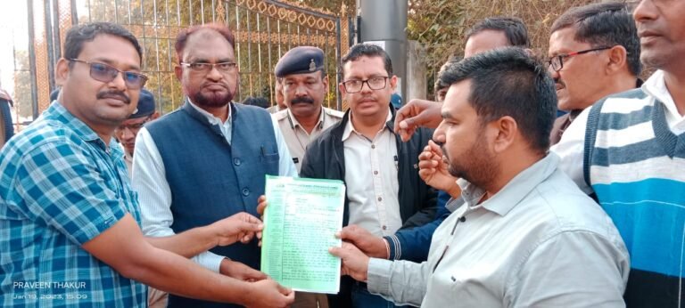 संविदा कर्मचारी महासंघ के द्वारा मुख्यमंत्री के नाम सौंपा ज्ञापन, 26 जनवरी तक मांग पूरा नही होने पर 30 जनवरी के बाद अनिश्चितकालीन हडताल की दी चेतावनी…