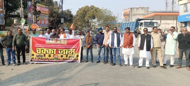 भाजपा नेताओं की हत्या के विरोध में घड़ी चौक पर भाजपा ने किया चक्काजाम…