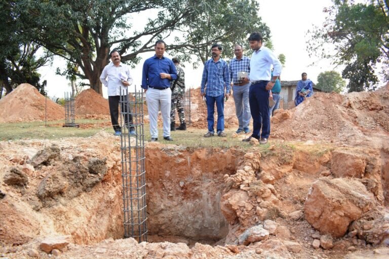 कलेक्टर ने किया गोठान एवं सड़क निर्माण कार्य निरीक्षण गुणवता का विशेष ध्यान रखने के निर्देश,एसडीओ एवं सब इंजीनियर को नोटिस….