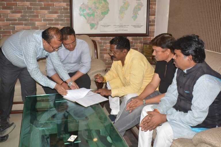मेडिकल कॉलेज सम्बद्ध अस्पताल का नाम माता राजमोहनी देवी के नाम से करने प्रस्ताव पारित…