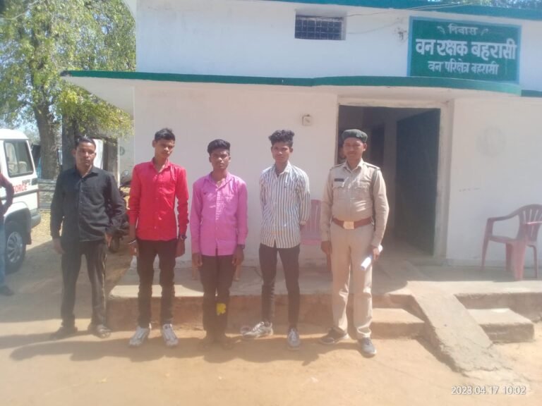 जंगल में आग लगाकर भागते हुए 3 आरोपियों को पकड़कर वन विभाग ने भेजा जेल….