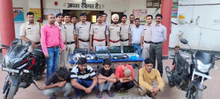 महादेव ऐप पर ऑनलाइन सट्टा खिलाते 5 सटोरी गिरफ्तार, आरोपियों के पास से 5 लाख का सामान जब्त…