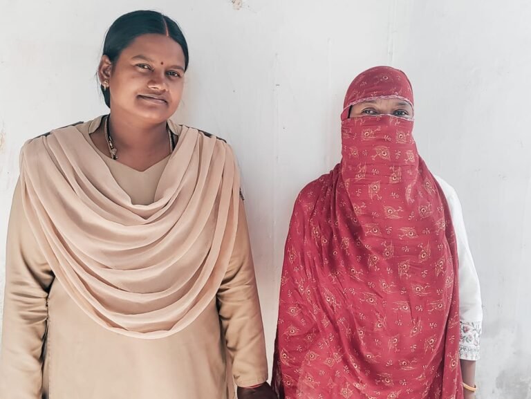 करोड़ो की घोटाले बाज महिला 26 लाख के धोखाधड़ी के मामले में गिरफ्तार….देखे वीडियो जिसमे महिला ने खुद कबूला की आ गए हैं 15 करोड़…..आखिर इतनी शिकायतों के बावजूद इस मामले में कैसे नही हो रही कार्यवाही.???