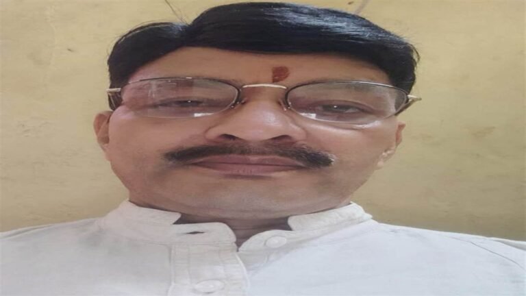 आदिवासी के जमीन के बदले गैर आदिवासी कर रहा था नौकरी, चीफ स्टोर कीपर निलंबित..