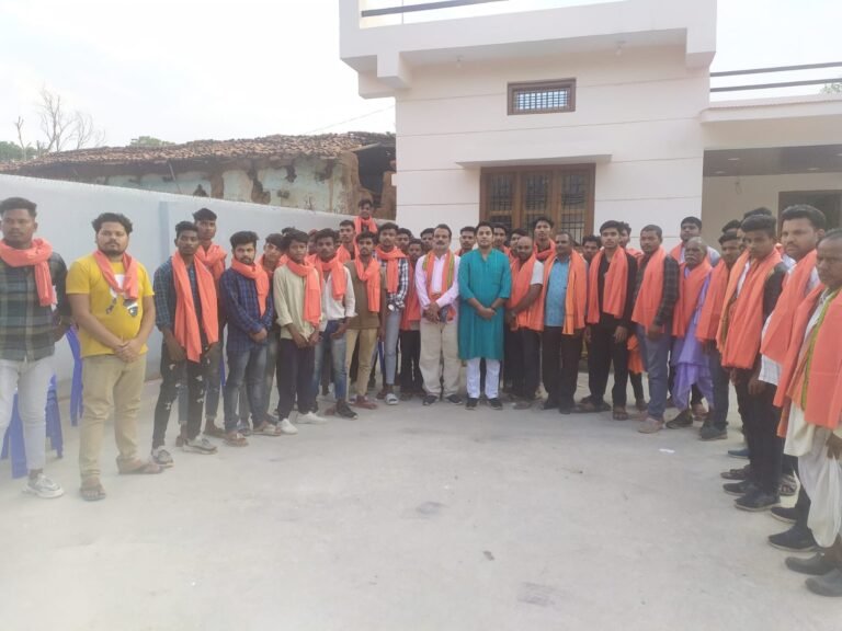 न जिला न मंडल को मालूम प्रभारी ने करा दिया ज्वाइनिंग, मचा बवाल…