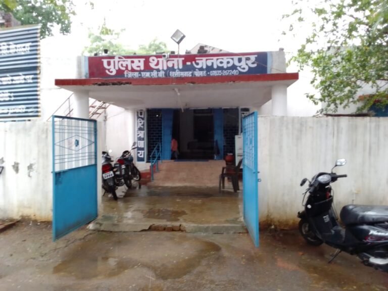 पुलिस थाने में गिरी गाज 3 पुलिसकर्मी घायल…