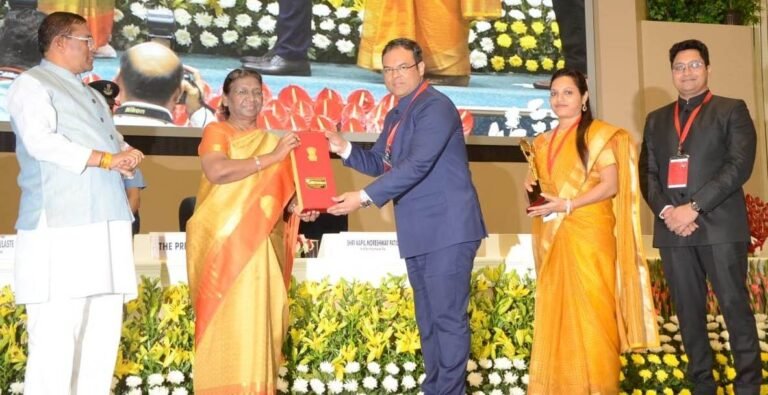 राष्ट्रपति के हाथों सरगुजा को मिला भूमि सम्मान 2023,  भूमि प्रबंधन के लिए देश के शीर्ष जिलों में सरगुजा शामिल..