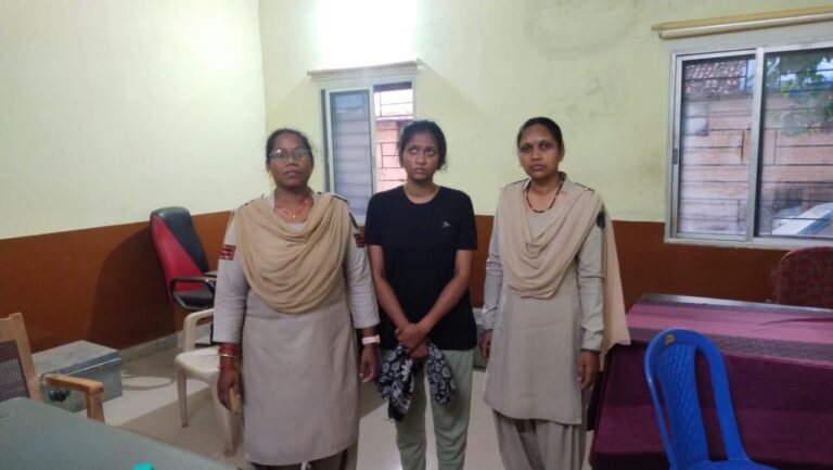 डेढ़ वर्षो से फर्जी प्रमाणपत्रों के जरिये नामी हॉस्पिटल में डॉक्टर बन मरीजों का इलाज कर रही फर्जी डॉक्टर गिरफ्तार…