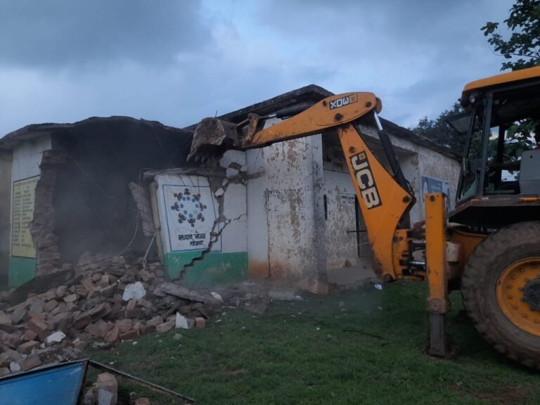 कलेक्टर के निर्देश पर जिले में अति जर्जर विद्यालय भवनों के डिस्मेंटल की कार्यवाही जारी, अब तक 150 से ज्यादा भवनों को किया गया डिस्मेंटल…