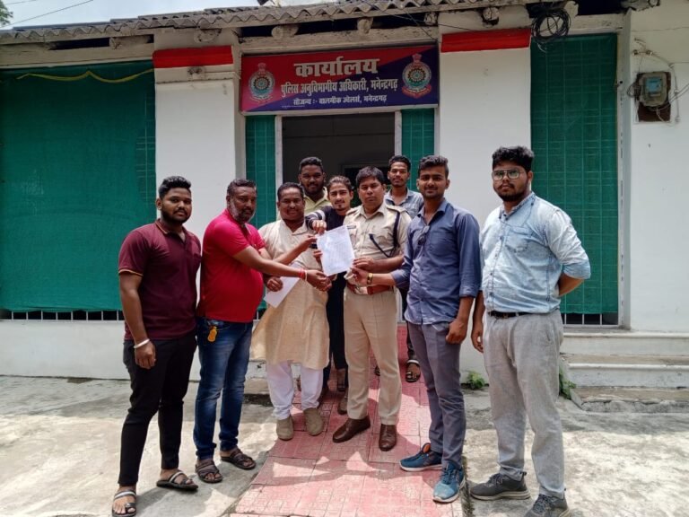 विश्व हिंदू परिषद विभाग सह मंत्री रतन केशरवानी और  जिला संयोजक रवि सिंह की अगुवाई में एसडीओपी को ज्ञापन सौंपा…