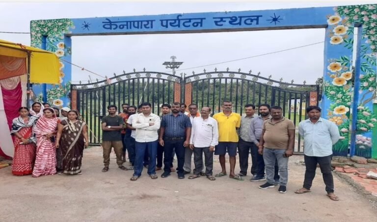 ठेकेदारों ने केनापारा पर्यटन स्थल में जड़ा ताला…