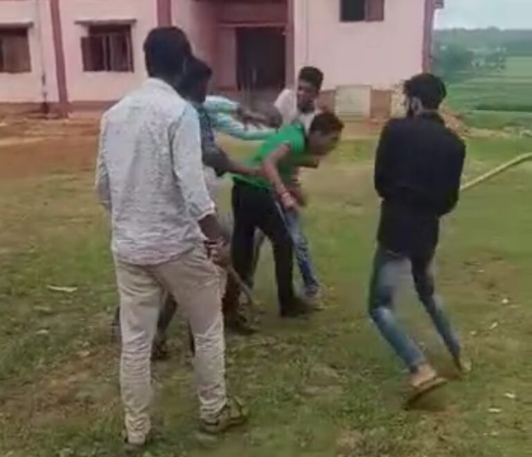 9वी कक्षा के छात्र को बस से उतार कर कुछ असामाजिक तत्वों ने की जमकर पिटाई…