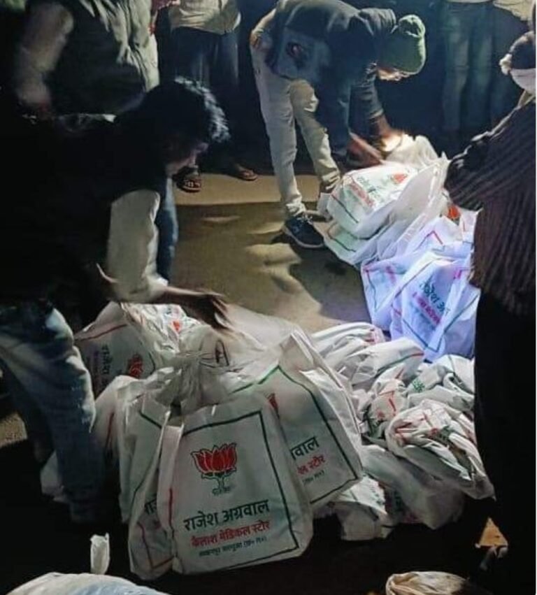 आदर्श आचार संहिता में भी जारी साड़ी/साल का खेल : 3 बोरी साल साड़ी उड़नदस्ता टीम ने किया जब्त…