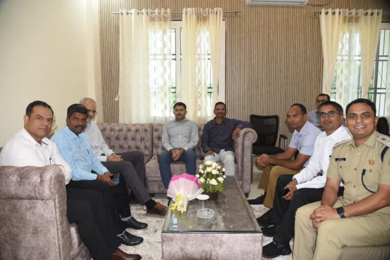 भारत निर्वाचन आयोग द्वारा नियुक्त समस्त प्रेक्षक पहुंचे अम्बिकापुर, कलेक्टर एवं एसपी ने किया स्वागतप्रेक्षकों से मिलने का समय एवं संपर्क नंबर जारी…