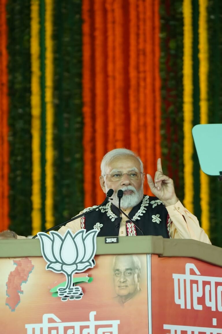 बस्तर में कांग्रेस पर जमकर बरसे मोदी कहा कांग्रेस ने सिर्फ लूटने का काम किया, बस्तर के विकास के विरोधियों को बस्तर के नागरिको ने दिया मुंहतोड़ जवाब…