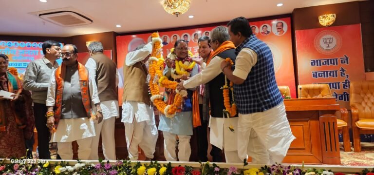 विष्णुदेव साय ने राज्यपाल के समक्ष सरकार बनाने का दावा किया पेश, इस दिन लेंगे मुख्यमंत्री पद की शपथ…