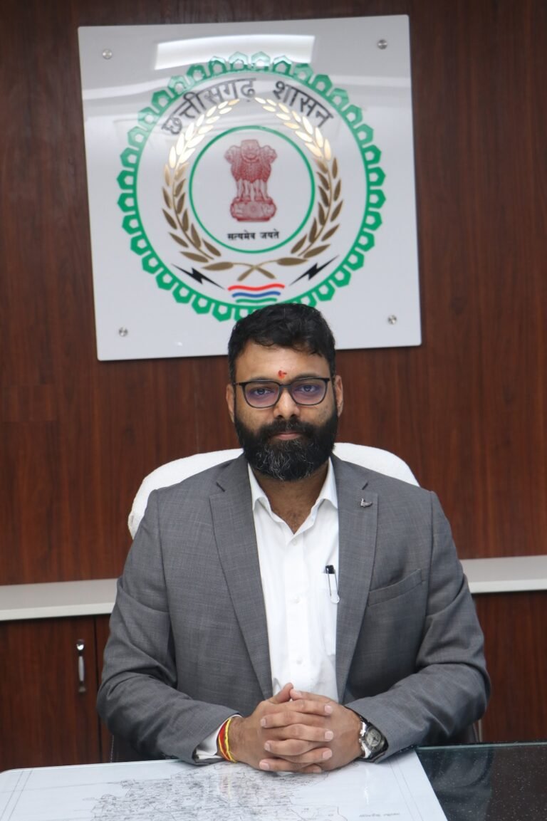 सूरजपुर के नवनियुक्त कलेक्टर रोहित व्यास ने संभाला पदभार…