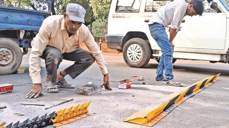 अब रांग साइड में गाड़ी चलाई तो टायर होगा पंक्चर, सड़क पर लगे टायर किलर ब्रेकर..