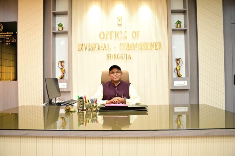 नवपदस्थ सरगुजा संभागायुक्त श्री जीआर चुरेंद्र ने पदभार किया ग्रहण…