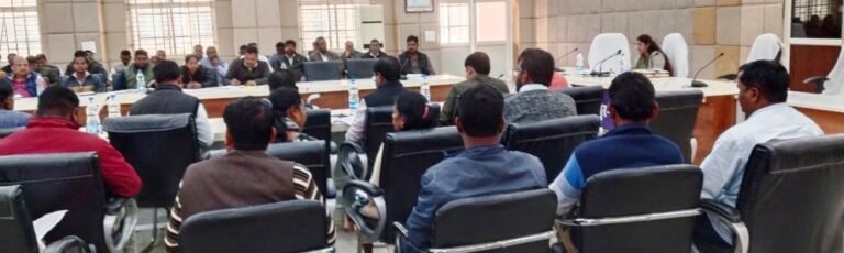 08 पंचायत सचिव निलंबित…
