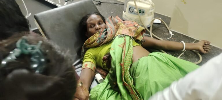 पानी मांगने के बहाने आए दो अज्ञात युवकों ने महिला को मारी  गोली…