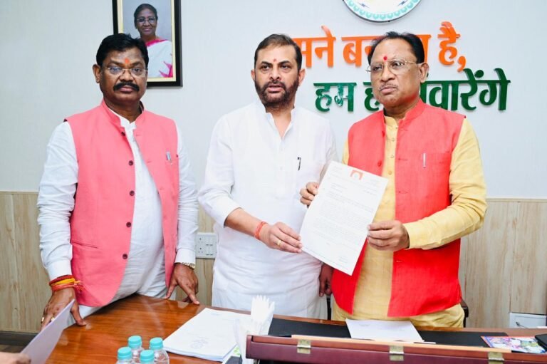 मुख्यमंत्री से अंबिकापुर को फोरलेन सड़क से जोड़ने की मांग…