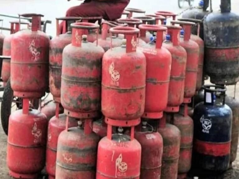 2 करोड़ लोगों के लिए बड़ी खुशखबरी, इस होली फ्री में खरीद सकेंगे LPG सिलेंडर..
