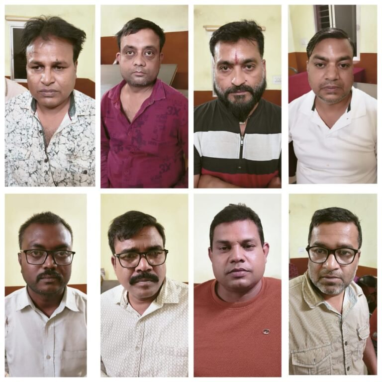 आठ जुआरी चढ़े पुलिस के हत्थे : सत्तीपारा स्थित रोड़ किनारे सार्वजनिक स्थान पर खेला जा रहा था जुआ….