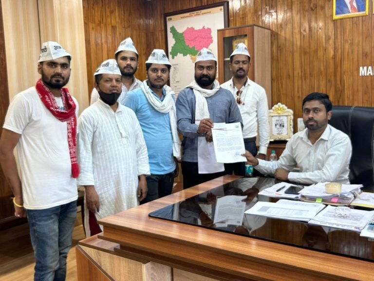 प्रेस वार्ता कर खुलासा करने के बाद “आप” ने कलेक्टर को सीएचएमओ सुरेश तिवारी के खिलाफ दिया शिकायत पत्र…