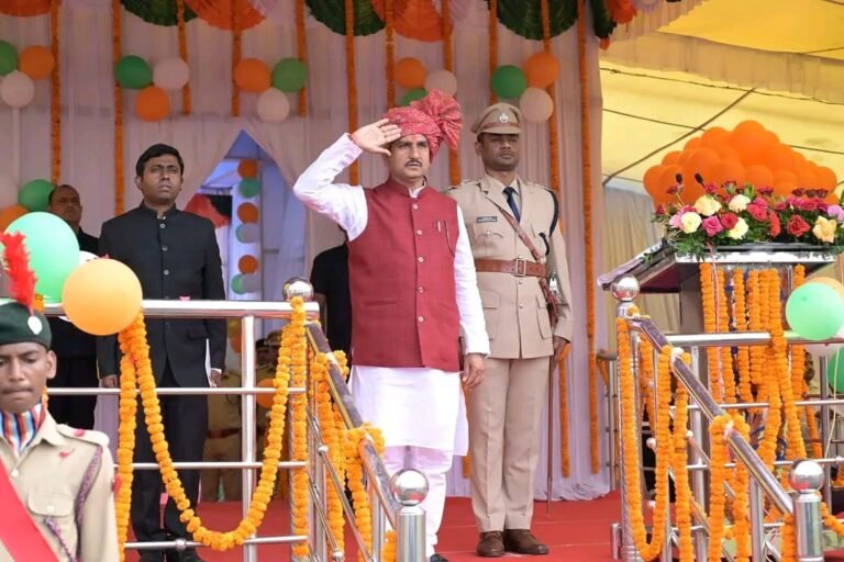 78वे स्वतंत्रता दिवस के अवसर पर केंद्रीय राज्य मंत्री तोखन साहू ने सीएचएम ग्राउंड में फहराया झंडानगर वासियों को दिया शुभकामनाएं