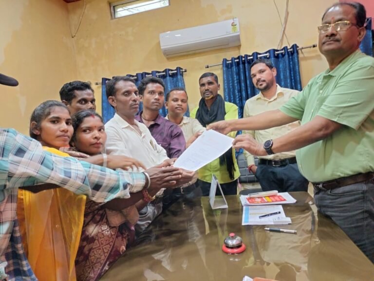 मनरेगा मजदूरों के मजदूरी भुगतान में देरी, प्रशिक्षित मनरेगा मेट संघ ओड़गी ने CEO को सौंपा ज्ञापन…