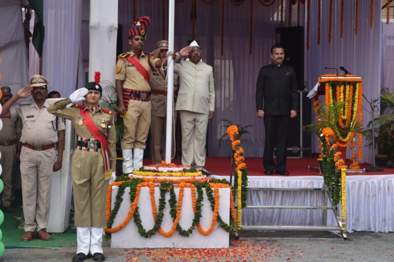 78वें स्वतंत्रता दिवस समारोह का जिले में गरिमामयी आयोजन, मुख्य अतिथि आदिम जाति विकास एवं कृषि मंत्री रामविचार नेताम मंत्री ने किया ध्वजारोहण….