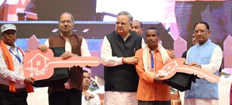 राज्य के 5 लाख 11 हजार परिवारों के आवास का सपना हुआ पूरा : प्रधानमंत्री मोदी ने आवासहीन परिवारों को मकान निर्माण के लिए 2044 करोड़ रूपए की राशि का किया ऑनलाईन अंतरण…