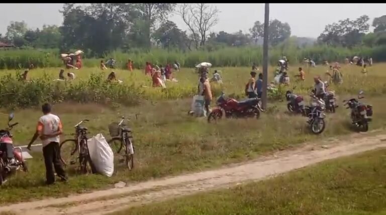 धान की फसल कटाई को लेकर गांव में बवाल जमकर चला लाठी डंडे का खेल, दो महिला समेत चार घायल,,, पुलिस पार्टी के ऊपर चला पत्थर…