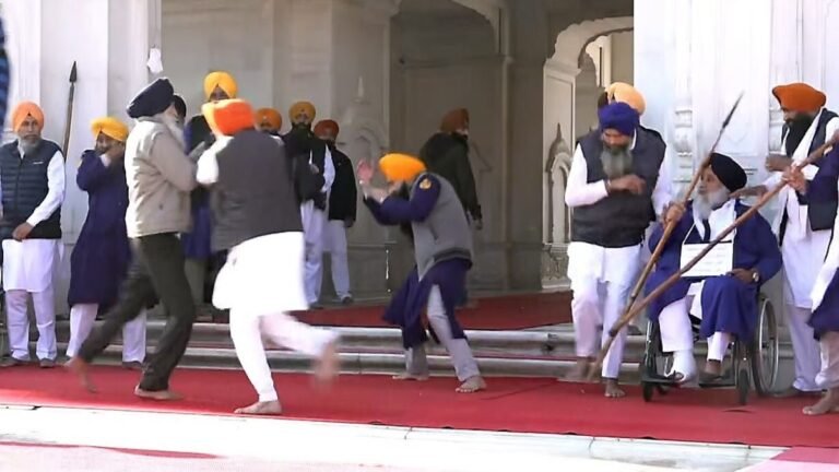 सुखबीर सिंह बादल पर जानलेवा हमला, अमृतसर के गोल्डन टेंपल में फायरिंग, देखें वीडियो…