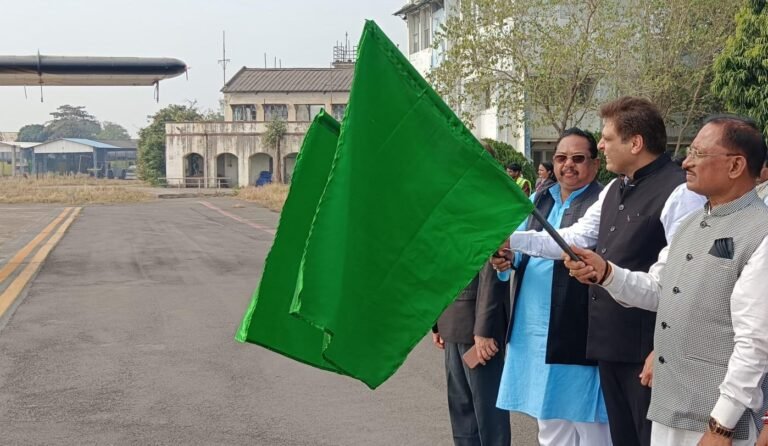 मुख्यमंत्री साय ने रायपुर-अंबिकापुर-बिलासपुर हवाई सेवा का स्वामी विवेकानंद विमानतल पर किया शुभारंभ…