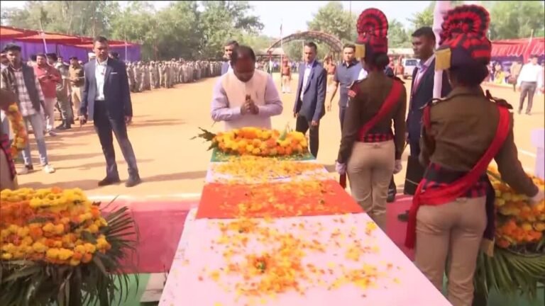 छत्तीसगढ़ नक्सली हमले में शहीद जवानों को श्रद्धांजलि, शहीदों के परिवार से मिले सीएम विष्णुदेव साय…