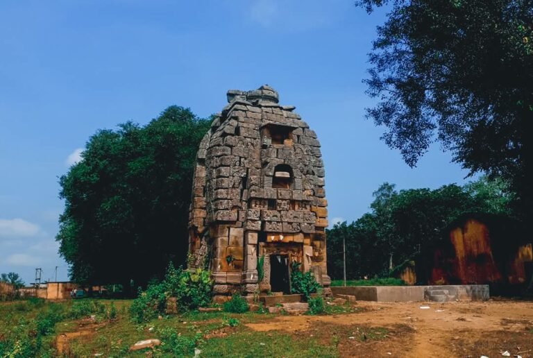 जिले का अनोखा घाघरा मंदिर जहां बिना जोड़ वाली पत्थरों से बनी हैं रहस्यमयी संरचना…