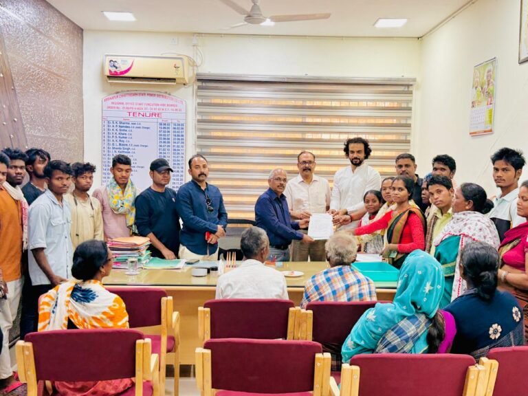 आजादी के इतने वर्ष बाद भी बेन्द्रोखोरा में नहीं पहुंची बिजली, शैलेन्द्र प्रताप सिंह ने ज्ञापन सौंप की 15 दिन में विद्युत व्यवस्था पहुंचाने की मांग…