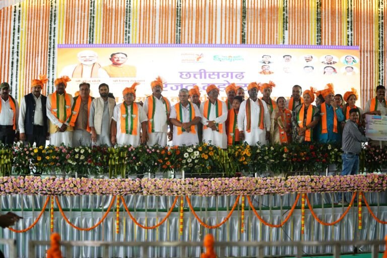 मुख्यमंत्री विष्णु देव साय ने छत्तीसगढ़ रजत महोत्सव कार्यक्रम का वर्चुअल रूप में किया शुभारंभ, 211 करोड़ से अधिक के विकास कार्यों का किया लोकार्पण एवं भूमि पूजन…