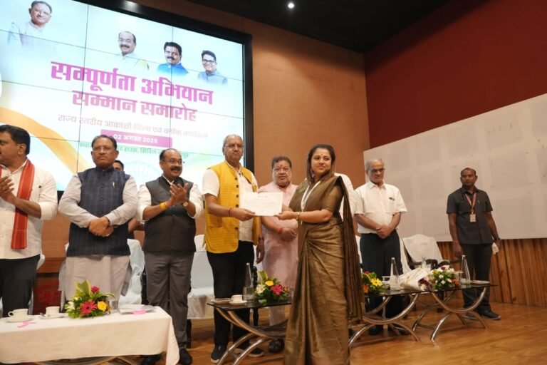 आकांक्षी विकासखंड कार्यक्रम में लखनपुर ब्लॉक को मिला रजत पदक…