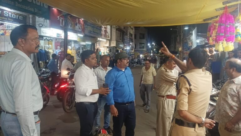ट्रैफिक व्यवस्था सुधारने प्रशासन की सख्ती, दुकानदारों को दी गई चेतावनी…