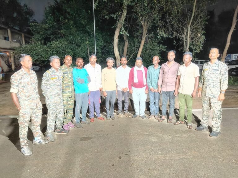 जुआ खेल रहे 15 जुआड़ियों को सूरजपुर पुलिस ने किया गिरफ्तार, नगदी रकम किया जप्त…