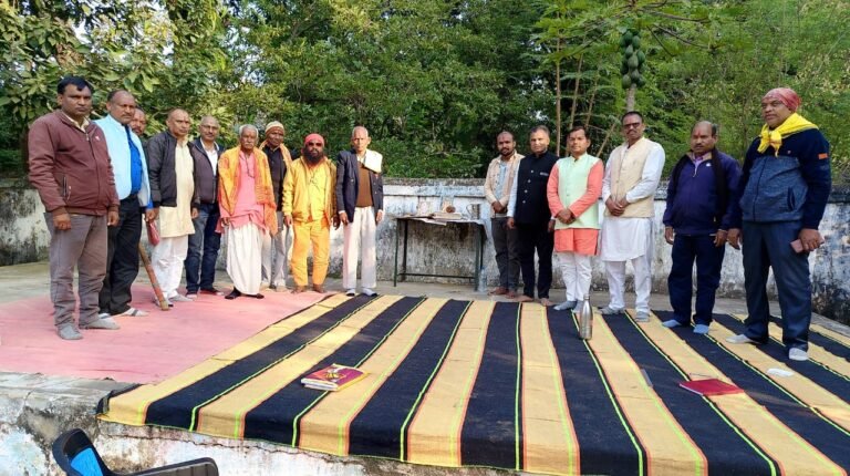 दतिमा मोड़- मां कुदरगढ़ी सरगुजा झण्डा मानस सेवा समिति की केन्द्रीय समिति एवं आयोजन समिति की संयुक्त बैठक सम्पन्न …