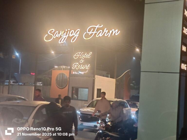 बनारस रोड जाम ब्रेकिंग : राहगीरों के लिए मुसीबत का सबब संजोग फार्म एक तरफ बज रही पार्टी की धुन दूसरी ओर राहगीर फंसे जाम में…