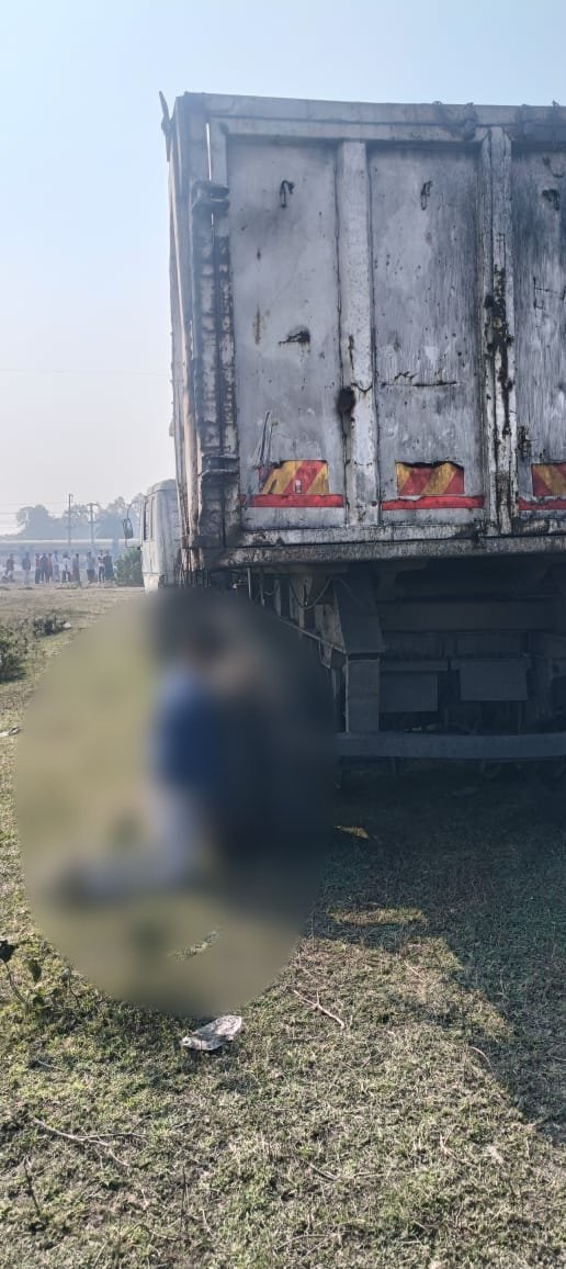 खराब पड़ी ट्रेलर में युवक का संदिग्ध अवस्था में फांसी पर लटकता मिला शव…