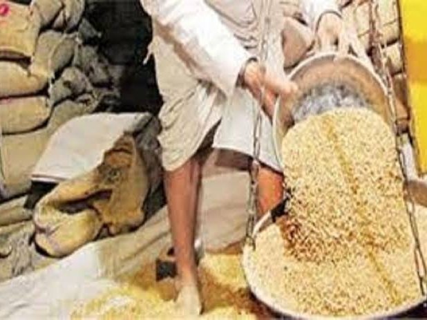 मनेंद्रगढ़ में छत्तीसगढ़ शासन की योजनाओं पर कालाबाजारी का आरोप, खाद्य विभाग की भूमिका पर उठे सवाल..