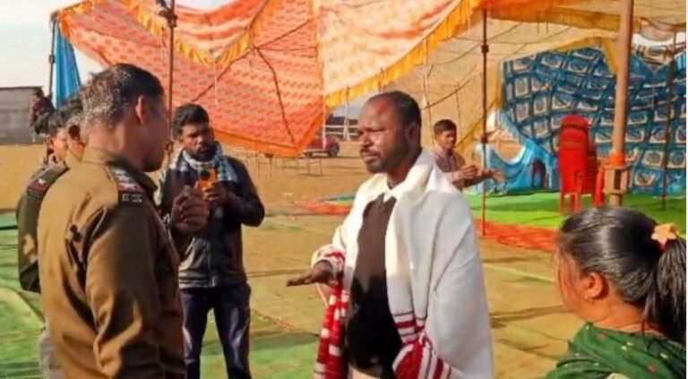 मैनपाट में बाक्साइट खदान विस्तार को लेकर मचा बवाल : जनसुनवाई से पहले ग्रामीणों ने उखाड़ा पंडाल, प्रशासन पर लगाए गंभीर आरोप…