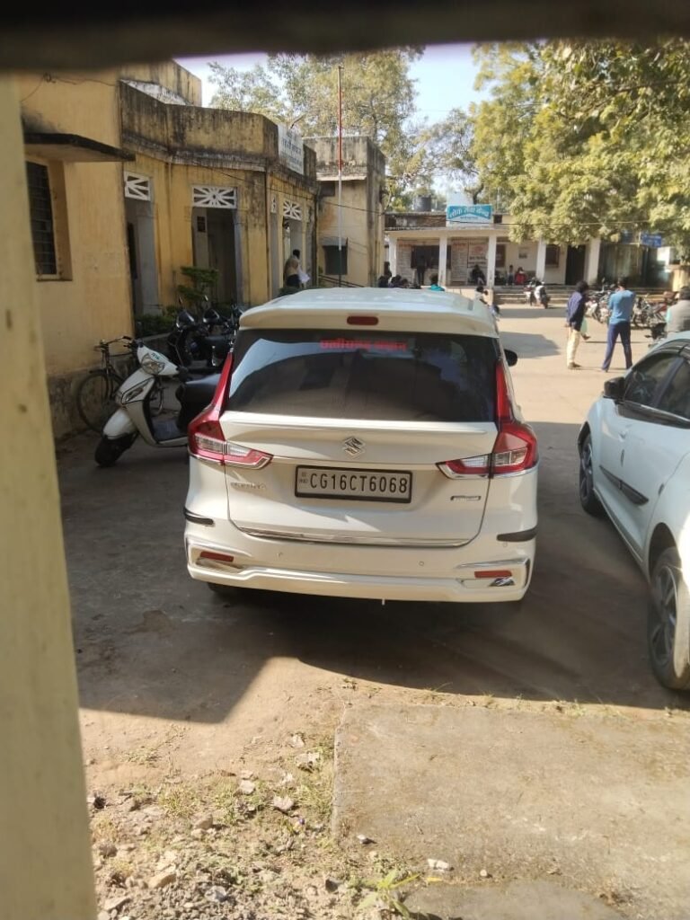 प्राइवेट गाड़ियों में ‘छत्तीसगढ़ शासन’ लिखकर अधिकारी-कर्मचारी कर रहे पद का दुरुपयोग…!